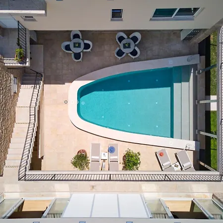 Villa Luxury Beachfront Castello With Private Pool At The Promenade Zlatni Rat At The In - Brac Bol