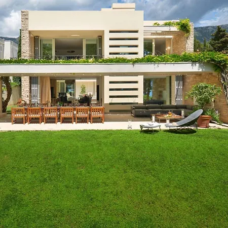 Villa Luxury Beachfront Castello With Private Pool At The Promenade Zlatni Rat At The In - Brac Bol